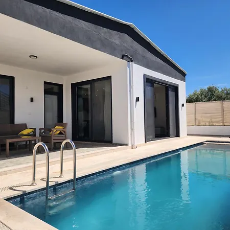 Aeden Villa